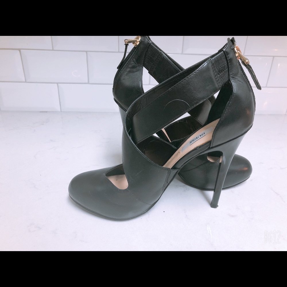 Women’s 7.5 Leather Black Guess High Heels.